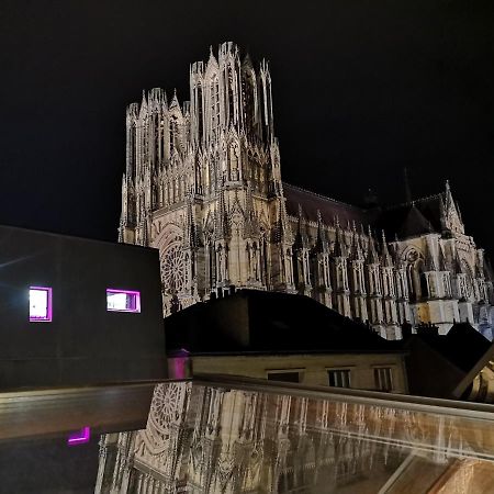 Appartement Logement Cosy rénové au pied de la Cathédrale avec climatisation à Reims Extérieur photo