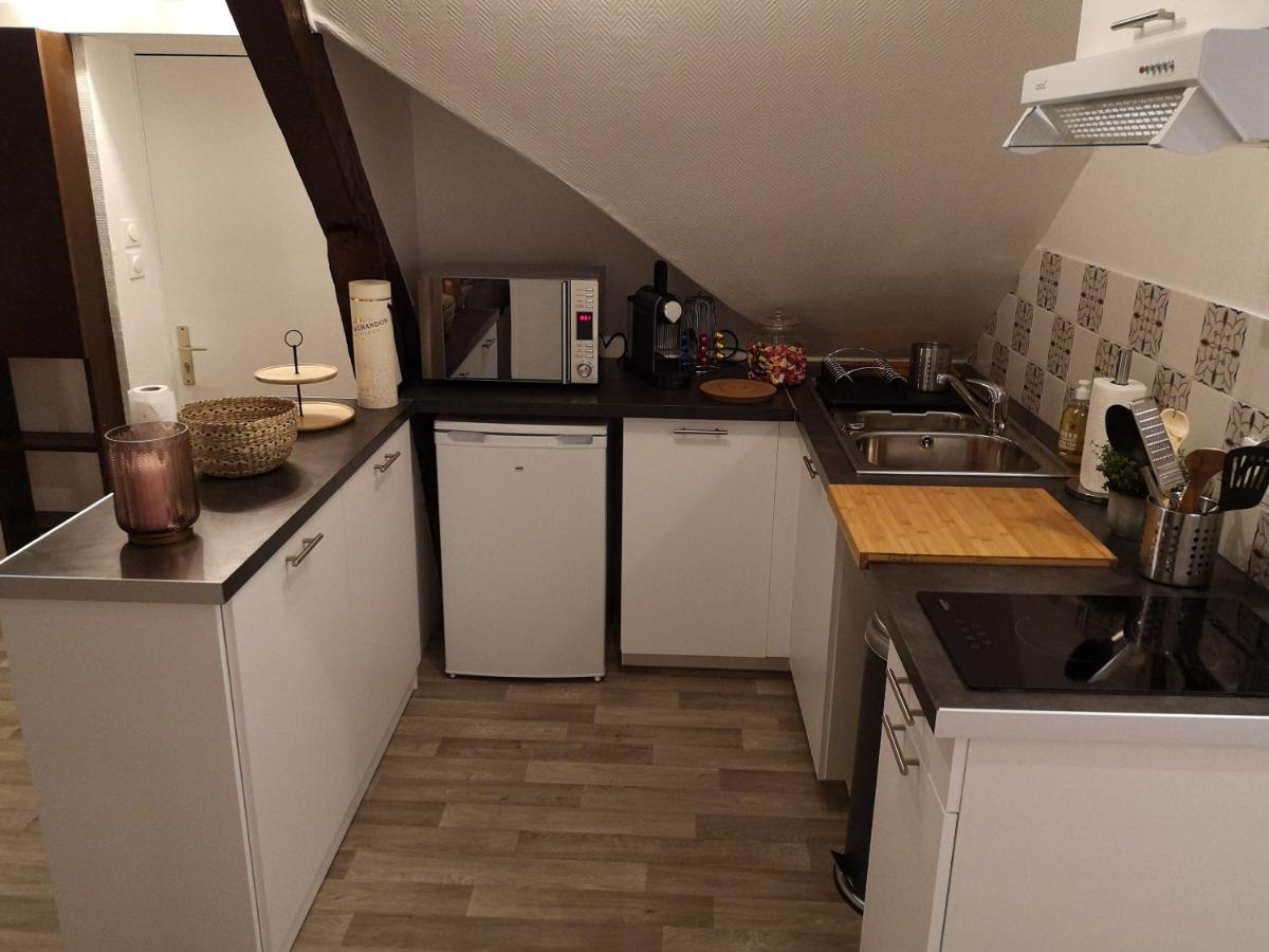 Logement Cosy rénové au pied de la Cathédrale avec climatisation Reims Extérieur photo