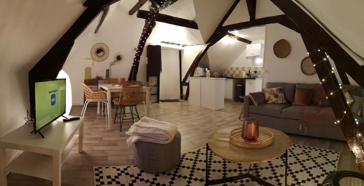 Appartement Logement Cosy rénové au pied de la Cathédrale avec climatisation à Reims Extérieur photo